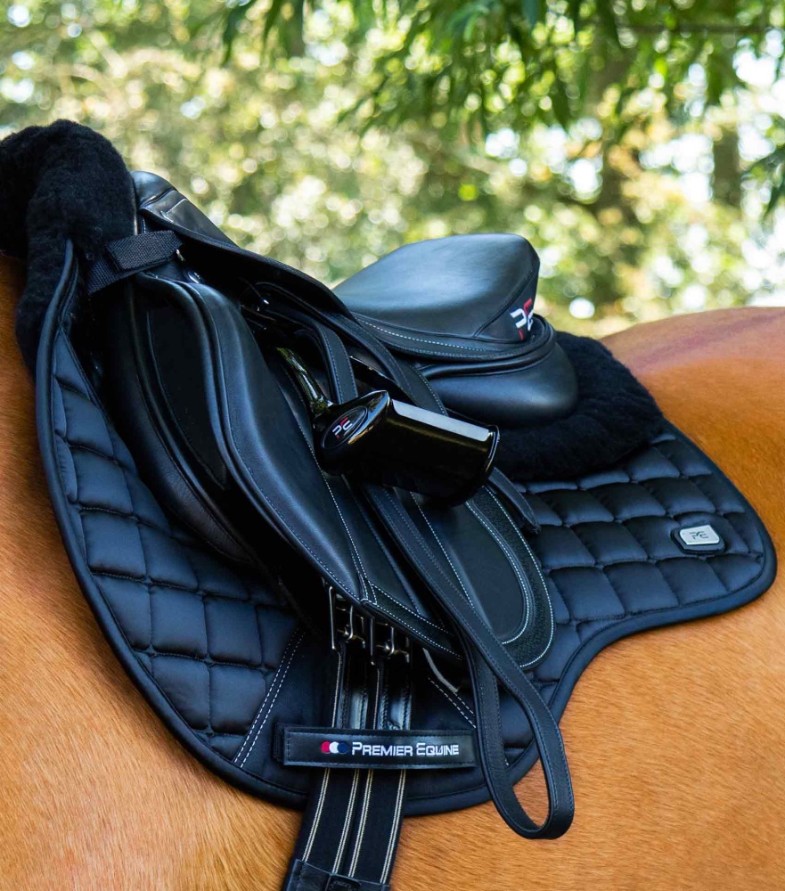 Tapis de dressage antidérapant Premier Equine Close Contact Tech Grip Pro | La sellerie de Maé